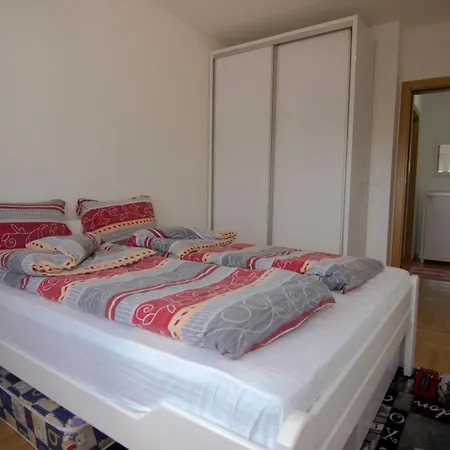 Perla, Family With Parking Apartment