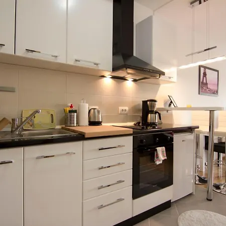 Perla, Family With Parking Apartment